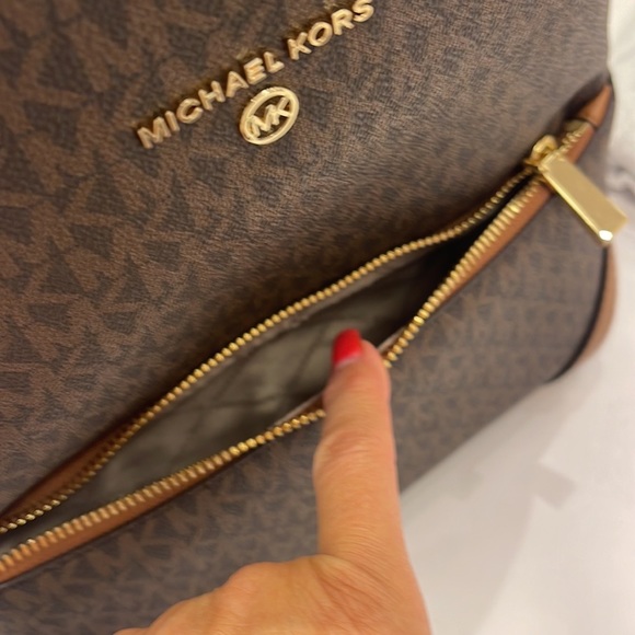 Michael Kors Womens Valerie Medium Logo Backpack 30F2G9VB2B Brown
NWT - Picture 15 of 16